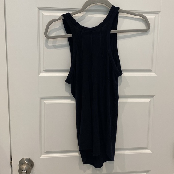 Lululemon tank - Picture 2 of 4